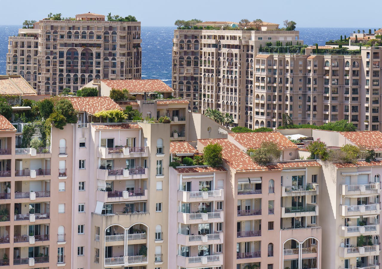 Le Conseil constitutionnel intervient-il pour protéger les loueurs Airbnb ?